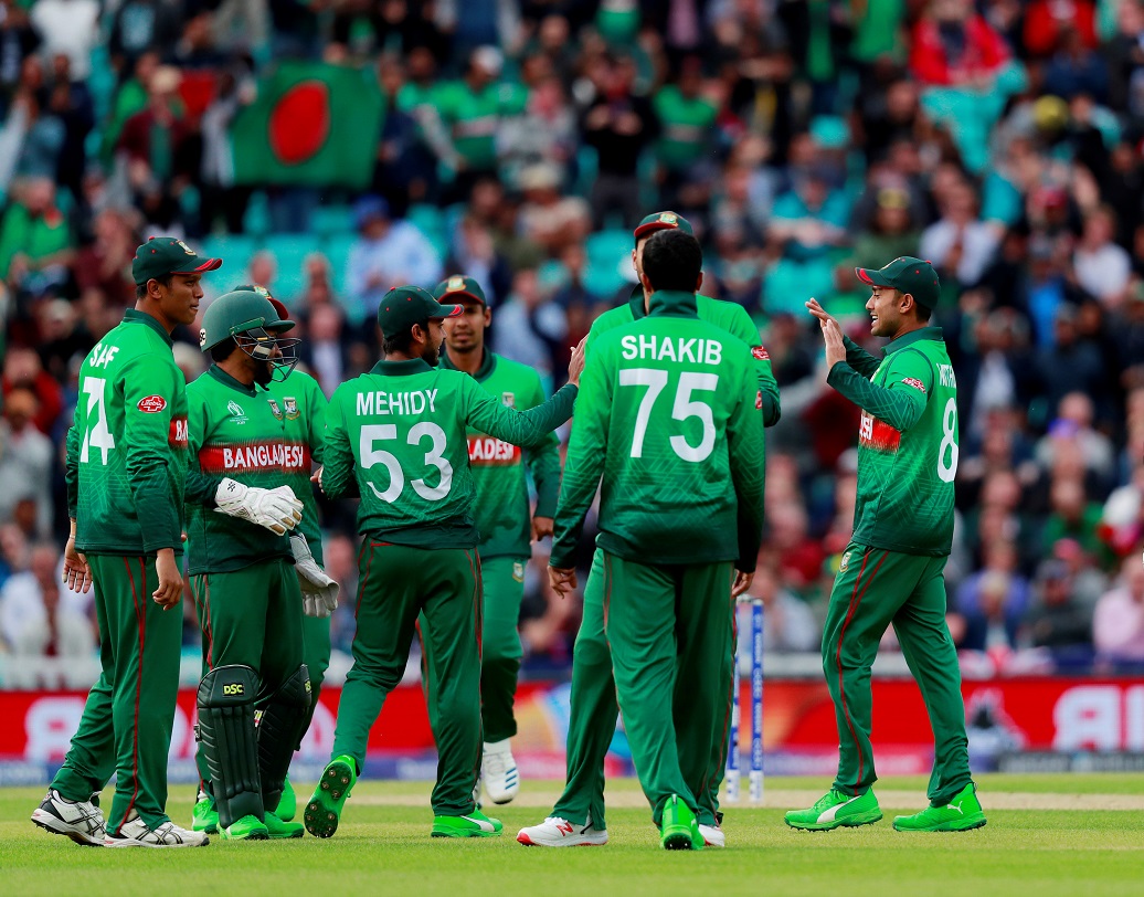 বাংলাদেশ- এ বারের বিশ্বকাপে নতুন ভাবে ফিরে এসে ক্রিকেট বিশ্বকে চমকে দিয়েছে শাকিব, মুশফিকুরের বাংলাদেশ। তবে টাইগাররাও এই বিশ্বকাপে ৪টি ক্যাচ ফেলেছেন। ছবি: রয়টার্স।