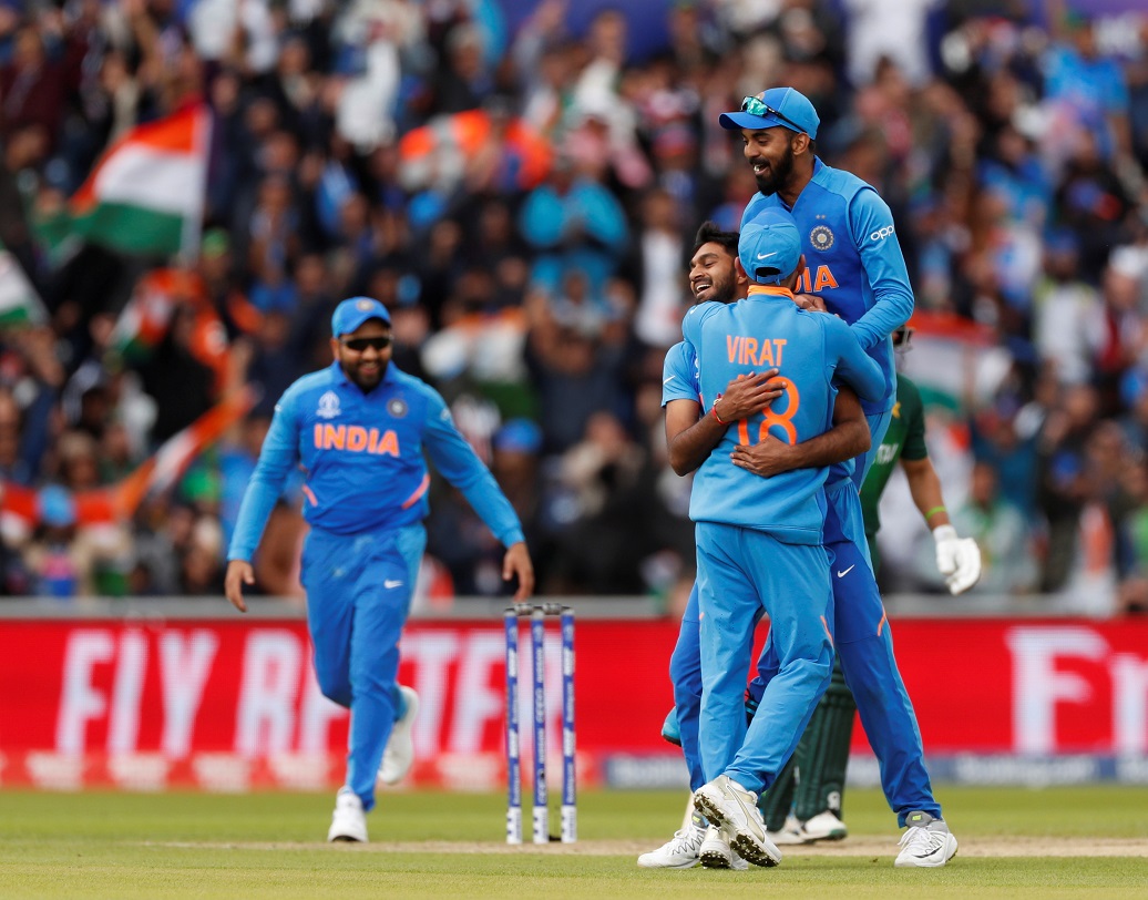 ভারত- এখনও পর্যন্ত অপরাজিত বিরাট ব্রিগেড এখনও অবধি একটিই ক্যাচ ফেলেছে। ফিটনেসের চরম ফর্মে থাকা ভারতীয় ব্রিগেড ক্যাচ ধরার তালিকায় শীর্ষে রয়েছে। ছবি: রয়টার্স।