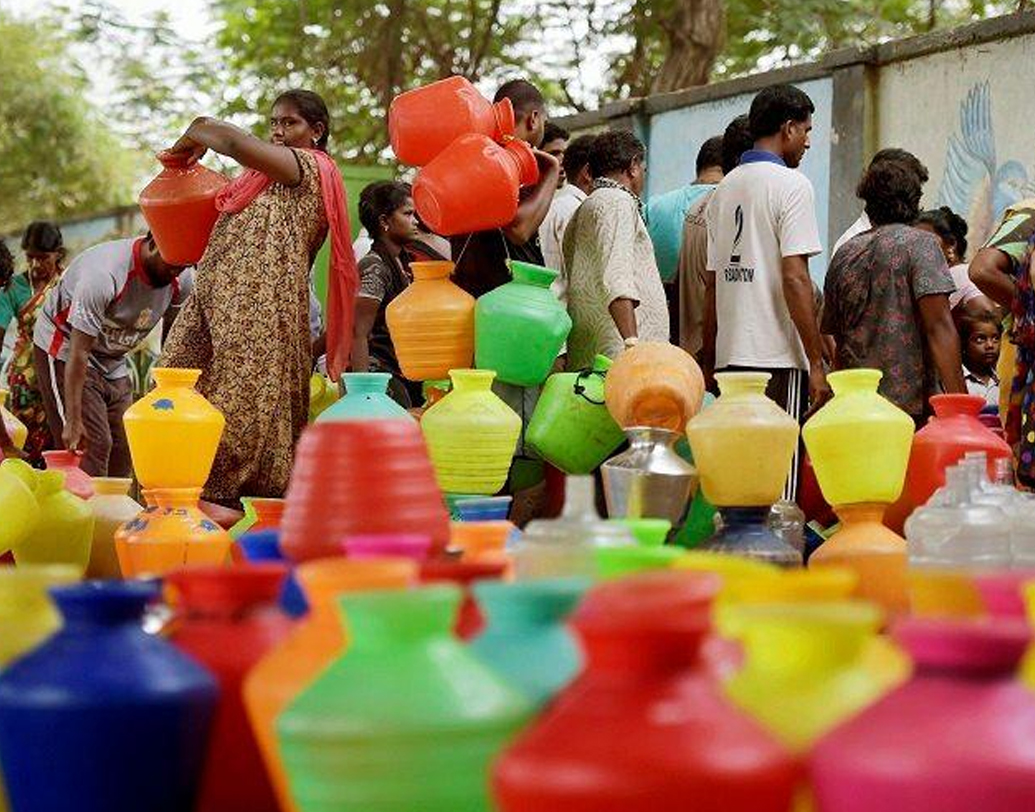 নাসা এবং জার্মানির অ্যারো স্পেস সেন্টারের এক যৌথ সমীক্ষার রিপোর্ট অনুযায়ী, ভারতে ভূগর্ভস্থ জল হ্রাসের অন্যতম কারণ কৃষিক্ষেত্র এবং দৈনন্দিন কাজকর্মে জলের যথেচ্ছ ব্যবহার। ভারতের মতো কৃষিপ্রধান দেশে ধান এবং গম চাষে যে পরিমাণ ভূগর্ভস্থ জল খরচ হয়, জলবায়ু পরিবর্তনের ফলে সেই পরিমাণ বৃষ্টিপাত না হওয়ায় জল-সমস্যা বেড়েই চলেছে।