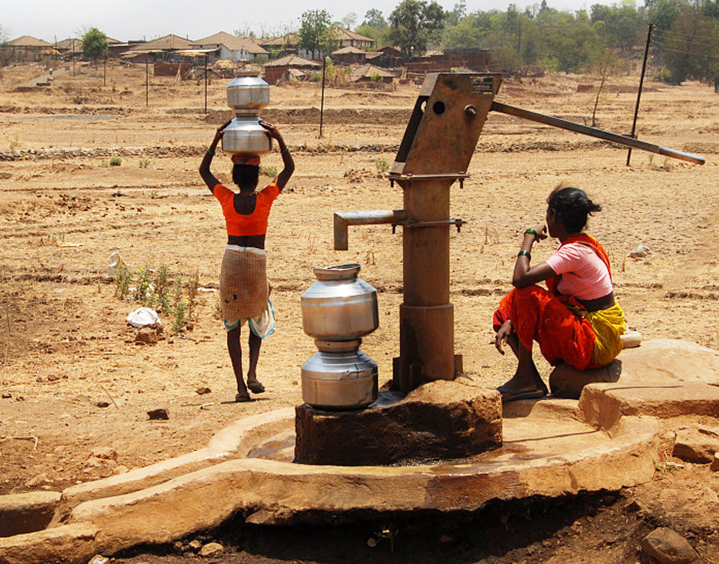 কেন্দ্রীয় ভূগর্ভস্থ সংস্থার সমীক্ষা বলছে, ভারতে ৪০ শতাংশ জলের উৎস ভূগর্ভস্থ জল। গ্রেটার চেন্নাইয়ে প্রতিদিন জলের খরচ হয় প্রায় ১ লক্ষ ৪০ হাজার কোটি লিটার। কিন্তু সেই চাহিদার ১ শতাংশও পূর্ণ করা যায়নি এ বার।