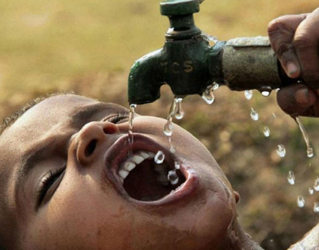 জল সমস্যা মোকাবিলায় ঘরে ঘরে পানীয় জল পৌঁছে দিতে সম্প্রতি ‘নল সে জল’ প্রকল্প ইতিমধ্যেই ঘোষণা করেছেন কেন্দ্রীয় সরকার। কিন্তু এর জন্যও প্রয়োজন বৃষ্টির। মৌসম ভবনের তথ্য অনুযায়ী জুনের শেষ সপ্তাহেও মৌসুমী বায়ু দুর্বল, ফলে প্রকল্প থাকলেও তাতে জল ধরার মতো অবস্থা তৈরি হয়নি।