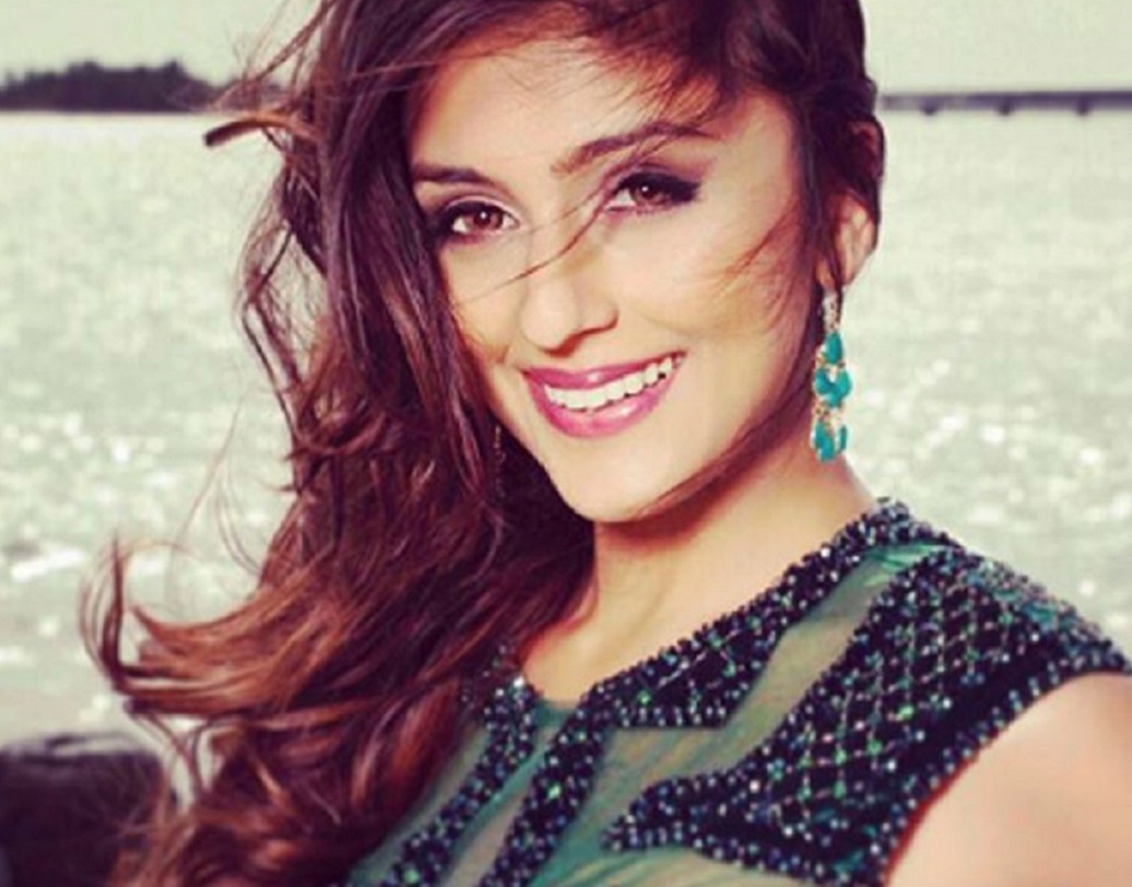 মডেল হিসেবে নিজের কেরিয়ার শুরু করলেও ধীরে ধীরে অভিনয় জগতেই পরিচিত মুখ হয়ে ওঠেন ছত্রিশ বছরের এই নায়িকা ।