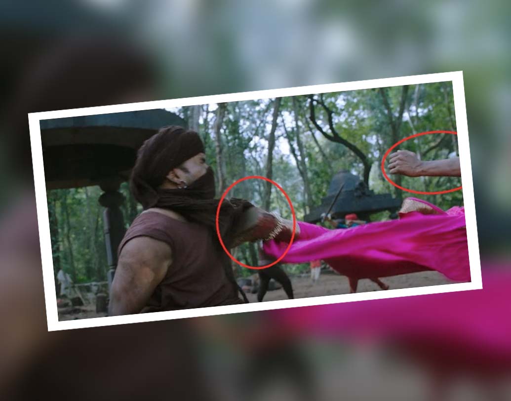 দেবসেনার মারামারির দৃশ্যে ভুলবশত এক জন ডামিকে স্পষ্টতই চিনিয়ে ফেলছেন পরিচালক। দেবসেনার পোশাক পরা সেই ডামির হাত ও পা দেখলেই বোঝা যাচ্ছে তিনি তো দেবসেনা নন, এমনকি কোনও মহিলাও নন। তিনি এক জন পুরুষ!