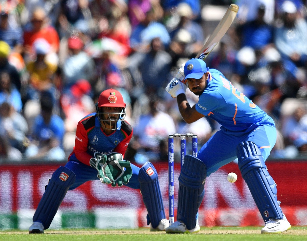 বিজয় শঙ্কর- পাকিস্তানের বিরুদ্ধে অভিষেক ম্যাচেই উইকেট নিয়ে চমকে দিয়েছিলেন। আফগানিস্তানের বিরুদ্ধেও ব্যাটিংয়ে প্রতিরোধ গড়ে তোলেন। গেলদের বিরুদ্ধে আজকের ম্যাচে কেমন খেলেন বিজয় সেটাই দেখার।