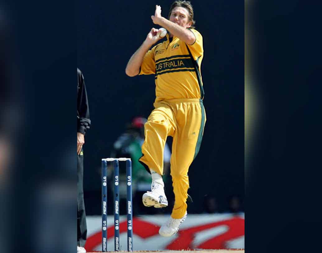 অস্ট্রেলিয়ার গ্লেন ম্যাকগ্রা একটি বিশ্বকাপে সর্বাধিক উইকেট (২৭) নেওয়ার রেকর্ড গড়েন।