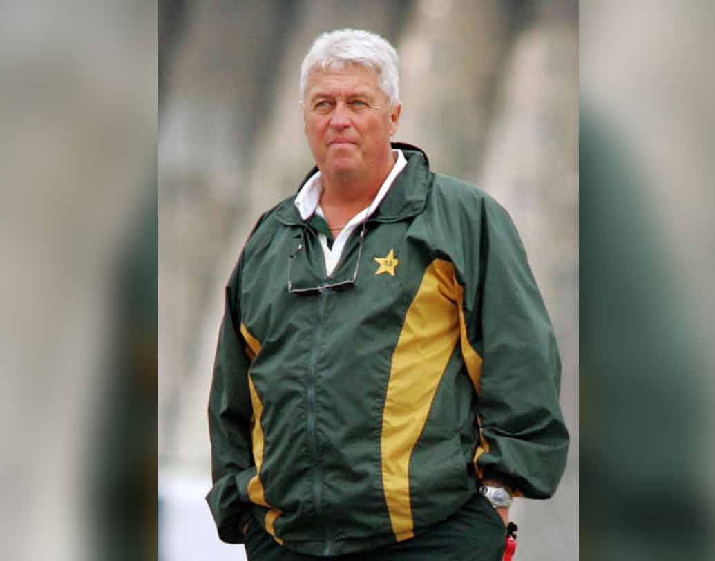 পাকিস্তানের কোচ বব উলমার আয়ারল্যান্ডের বিরুদ্ধে ম্যাচের পরের দিনই হোটেলের ঘরে রহস্যজনক ভাবে মারা যান।