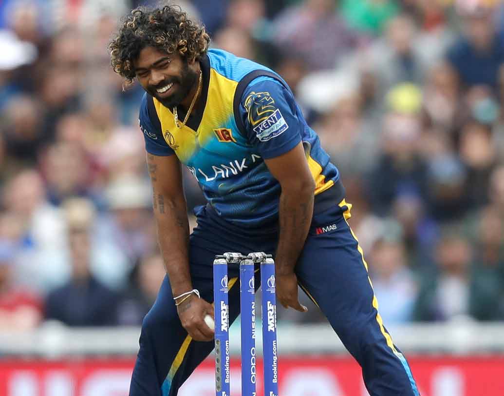 শ্রীলঙ্কার লাসিথ মালিঙ্গা পর পর ৪ বলে উইকেট নিয়ে বিশ্বকাপে রেকর্ড গড়েন।
ফাইনালে অস্ট্রেলিয়া প্রথমে ব্যাট করে তোলে ৪ উইকেটে ২৮১ রান। শ্রীলঙ্কার ইনিংসের সময়ে বৃষ্টি নামে। শ্রীলঙ্কার সামনে নতুন করে লক্ষ্য দাঁড়ায় ৩৬ ওভারে ২৬৯ রান। ৩৩ ওভারে আলো কমে যাওয়ায় দুই আম্পায়ার খেলা বন্ধের ঘোষণা করেন। ডাকওয়ার্থ-লুইস পদ্ধতিতে তখন ৩৭ রানে এগিয়ে অস্ট্রেলিয়া। নূন্যতম ২০ ওভার হয়ে যাওয়ায় পন্টিংরা ধরে নেন চ্যাম্পিয়ন হয়ে গিয়েছেন। স্কোরবোর্ডে অভিনন্দনও জানানো হয় অস্ট্রেলিয়াকে। কিন্তু দুই আম্পায়ার জানান, ম্যাচ শেষ হয়নি। খেলতে হবে আরও তিন ওভার। প্রায় অন্ধকারের মধ্যেই হয় শেষ তিনটি ওভার। প্রয়োজন ছিল ৬৩ রান। শ্রীলঙ্কা করে কেবল ৯ রান। ৮ উইকেটে ২১৫ রানে থামে জয়বর্ধনের দল। অস্ট্রেলিয়া ফাইনাল জেতে ৫৩ রানে।