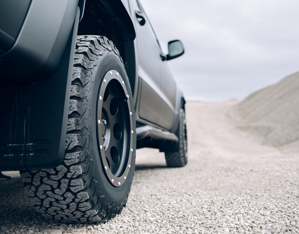 চাকা ছাড়া গাড়ি এগোবে না একটুও। যাঁরা গাড়ি ব্যবহার করেন বা যানবাহন সম্পর্কে সচেতন, তাঁরা সবাই জানেন টায়ারের গ্রিপ রাস্তায় দ্রুত গতিতে চলা গাড়িকে পিছলে যাওয়া থেকে রক্ষা করে।