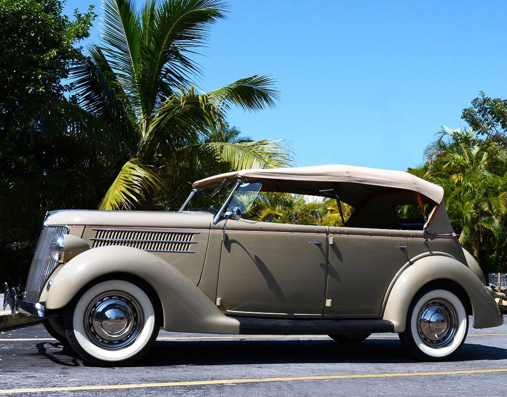 আগে টায়ারের এই সাদা রংকে আভিজাত্যের প্রতীক বলে মনে করা হত। ‘ক্লাসিক’ গাড়ির পরিচয় ছিল এই সাদা টায়ার। পরিষ্কার করার জন্যও তাই নিতে হত বিশেষ সাবধানতা।