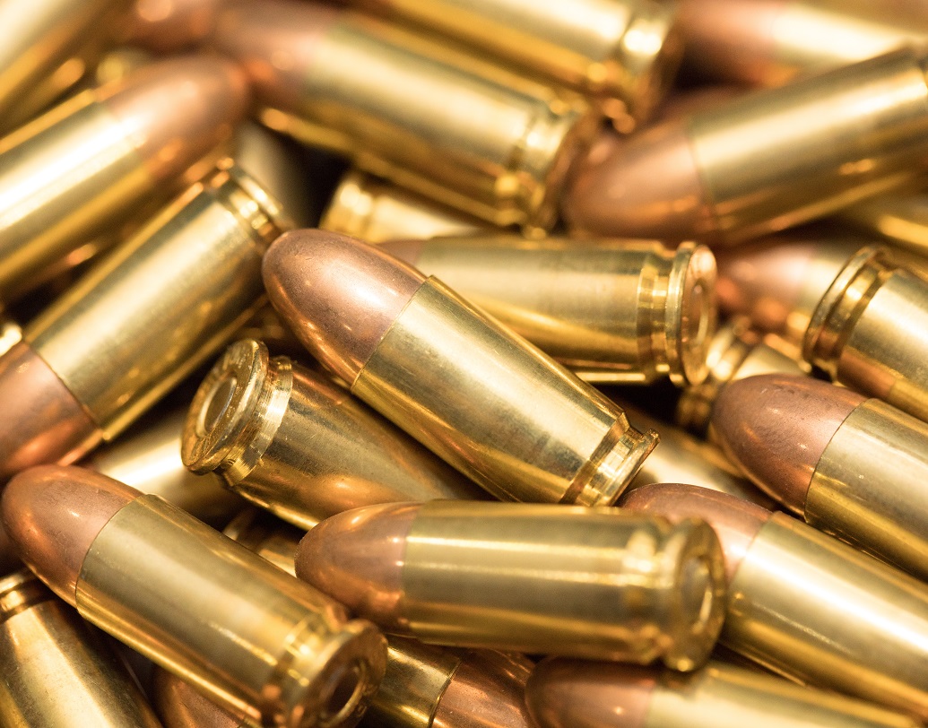 তবে কার্বন ব্ল্যাক ব্যবহারের পিছনে রয়েছে অন্য একটি কারণও। প্রথম বিশ্বযুদ্ধের সময় বুলেট তৈরি করতে প্রয়োজন পড়েছিল প্রচুর পরিমাণে জিঙ্ক ওক্সাইডের। তাই টায়ার প্রস্তুতকারক সংস্থাগুলি এক রকম বাধ্য হয়েই কার্বন ব্ল্যাকের ব্যবহার শুরু করেন।