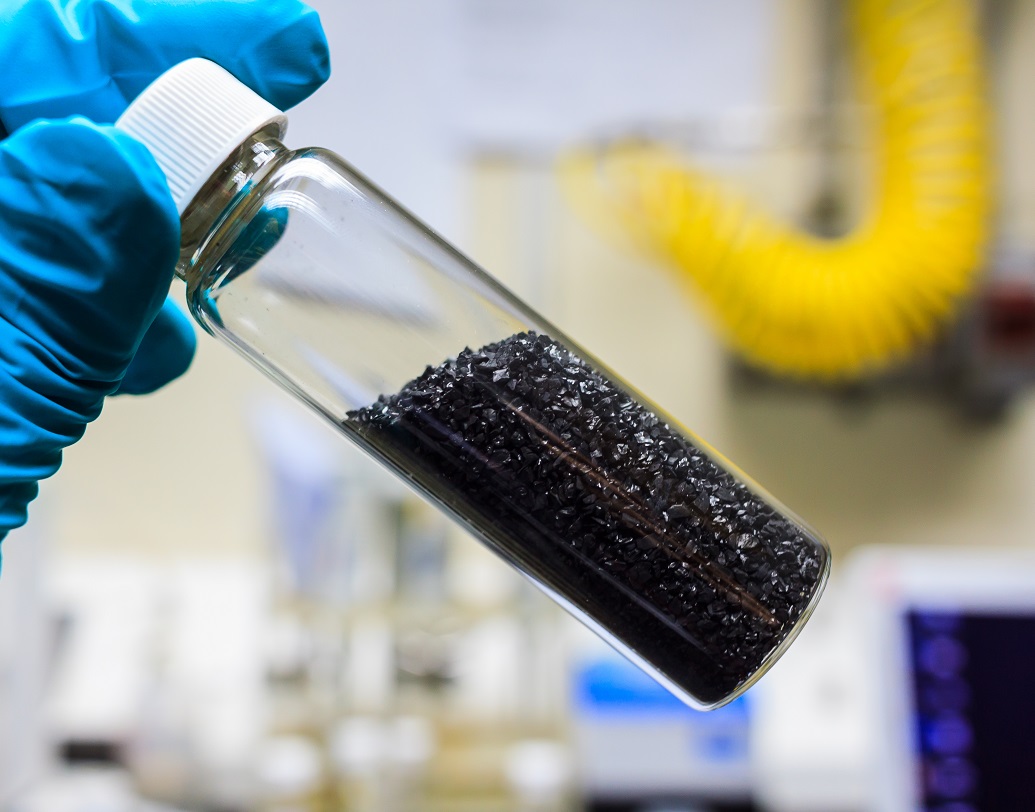 এরপর থেকেই কার্বন ব্ল্যাক ব্যবহার করা শুরু হয় টায়ারে। যদিও এখনও কার্বন ব্ল্যাকের সঙ্গে সামান্য পরিমাণ জিঙ্ক ওক্সাইড ব্যবহার করেই টায়ার তৈরি করা হয়। বর্তমানে প্রায় ৭০ শতাংশ কার্বন ব্ল্যাকই টায়ার প্রস্তুত করাতে ব্যবহৃত হয়।