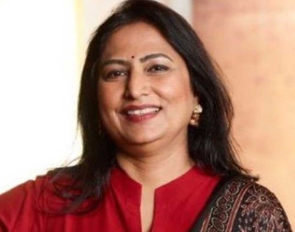 উচ্চ শিক্ষিত না হওয়া ব্যবসায়িক সাফল্যে কোনও দিনই বাধা হয়ে দাঁড়ায়নি গৌতমের। বাধা হয়েছিল বিয়েতে। উচ্চ শিক্ষিত ডেন্টিস্ট মেয়েকে স্কুল পাশ ছেলের সঙ্গে বিয়ে দিতে রাজি হননি শ্বশুরমশাই। শোনা যায়, পরে নাকি এক জ্যোতিষীর কথায় মেয়ে প্রীতির সঙ্গে গৌতম আদানির বিয়ে দেন। জ্যোতিষীর কথা সত্য প্রমাণিত হয়েছে বটে।