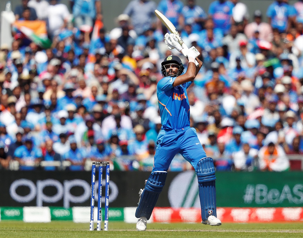 বিরাটের সঙ্গে ধোনির পার্টনারশিপ সুযোগ করে দেয় হার্দিক পাণ্ড্যকে খোলা মনে খেলতে। তাঁর ৩৮ বলে ৪৬ রানের গুরুত্বপূর্ণ ইনিংস ভারতকে ২৫০ রানের গণ্ডি টপকাতে সাহায্য করে।