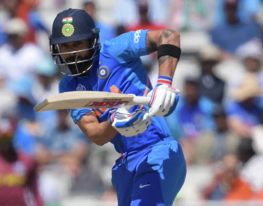 ব্রায়ান লারা ও সচিন তেন্ডুলকরকে পিছনে ফেলে আন্তর্জাতিক ক্রিকেটে দ্রুততম ২০ হাজার রানের রেকর্ডও এখন কোহালির ঝুলিতে। মাত্র ৪১৬টি ইনিংস খেলে তাঁর এই রেকর্ড। তৃতীয় ভারতীয় হিসাবে আন্তর্জাতিক ক্রিকেটে এই নজিরটি গড়লেন তিনি।‘ত্রিনিদাদের রাজপুত্র’ ও ‘মাস্টার ব্লাস্টার’ সমান সংখ্যক  রান করতে নেন ৪৫৩টি ইনিংস।