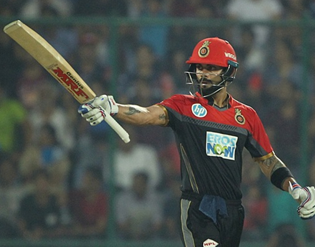 আইপিএলে তাঁর দল ব্যাঙ্গালোর রয়্যাল চ্যালেঞ্জার্স তেমন সফল না হলেও ব্যাক্তিগতভাবে সফল বিরাট। এক মরসুমে ৯৭৩ রান করার রেকর্ড আছে বিরাটের। ২০১৬ সালের আইপিলে এই নজিরটি গড়েন তিনি।