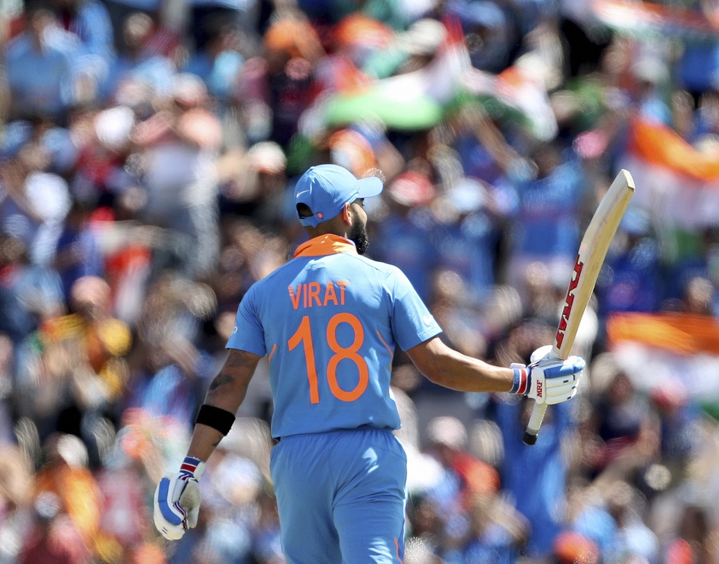 ওয়ান ডে-তে দ্রুততম আট হাজার (১৭৫ ইনিংস), নয় হাজার (১৯৪ ইনিংস) ও দশ হাজার (২০৫) রানে পৌঁছনোর কৃতিত্বও কোহালির।