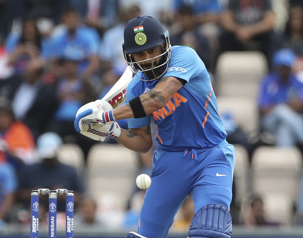 ১০ হাজার রানের মাইলফলক ছোঁয়ার ক্ষেত্রে আন্তর্জাতিক ক্রিকেটে মোট দিন হিসাবেও সবচেয়ে দ্রুত কোহালি। স্বদেশীয় রাহুল দ্রাবিড়কে পিছনে ফেলে ১০ বছর ও ৬৮ দিনে এই নজির গড়েন তিনি।