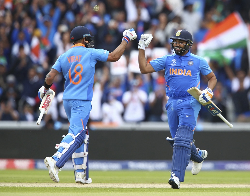 একই ব্যাটসম্যানের সঙ্গে সবচেয়ে বেশি দু’শো রান করার নজিরও তাঁর। রোহিত শর্মার সঙ্গে চারটি দু’শো রানের পার্টনারশিপ করেন তিনি।