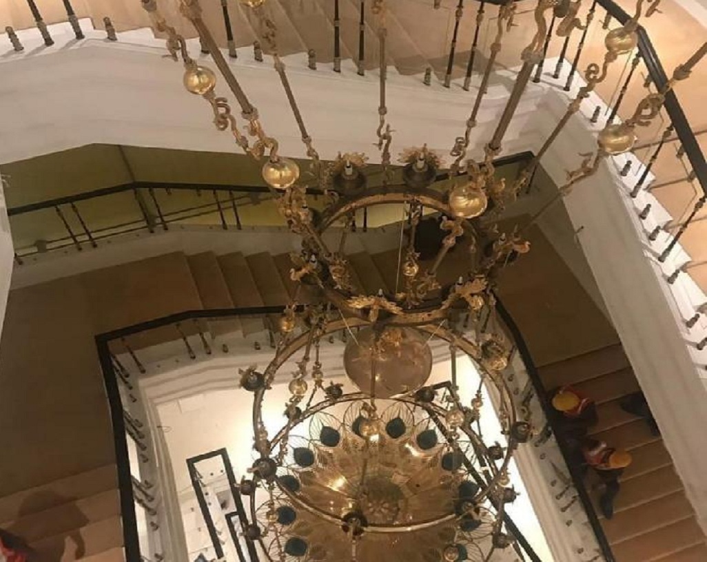 শুধুমাত্র গাড়ি পার্কিংয়ের জন্যই রয়েছে তিনটি তলা!