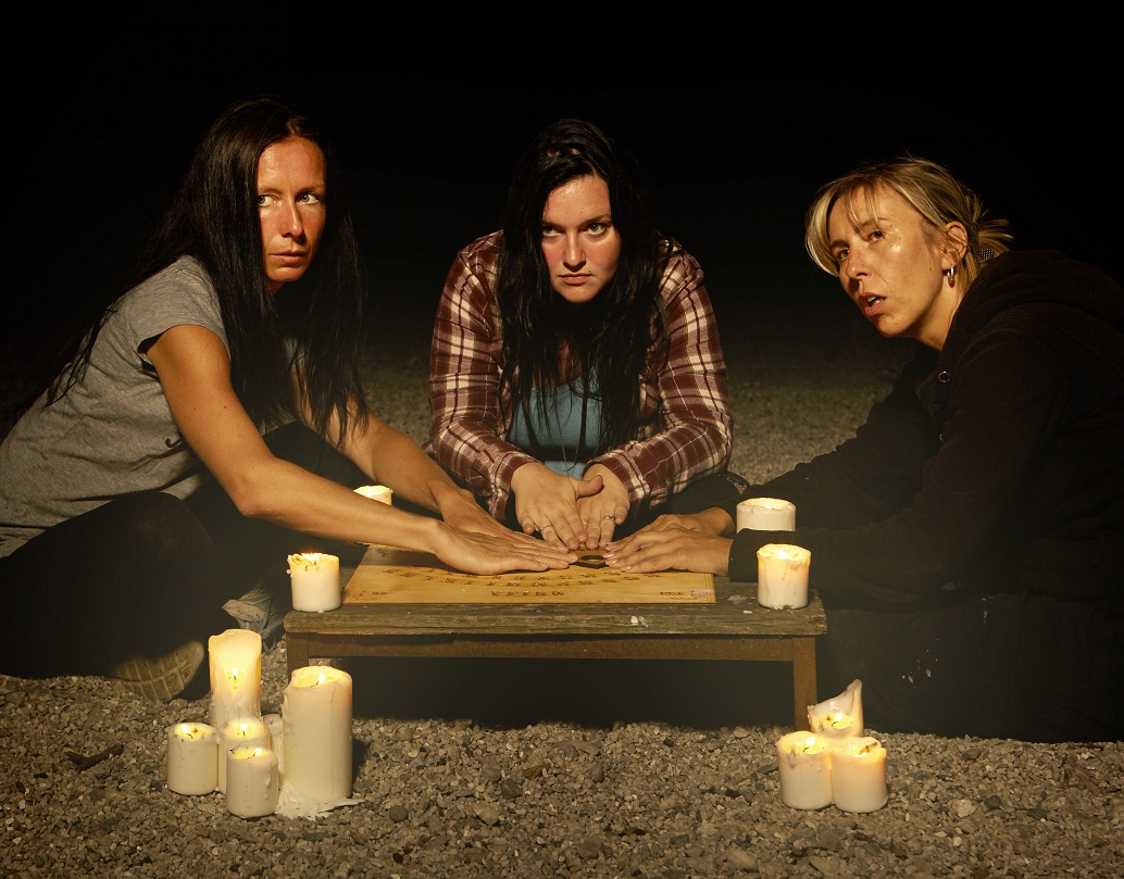 জানা গিয়েছে, মল্ট্‌বি শহরেরই এক সম্ভ্রান্ত পরিবারের সদস্যদের কবরে পৌঁছতেই নাকি পার করতে হয় রহস্যে ঘেরা এই সিঁড়ি। কথিত আছে, এই পরিবারের প্রায় প্রত্যেকেই নাকি শয়তানের উপাসক ছিলেন। তাঁদের মৃত্যুর পর সবাইকে একই জায়গায় কবর দেওয়া হয়।