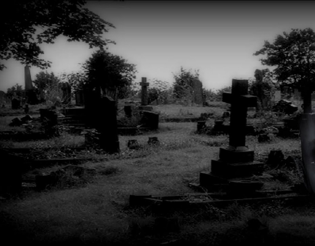 বিখ্যাত প্যারানরমাল বিষয়ক লেখক ডিএস ডুবি বলেন, কোনও পারিবারিক কবরে কেন দরজা লাগানো থাকবে সেটাই আশ্চর্যের! নিজের অভিজ্ঞতা থেকে তিনি জানাচ্ছেন, এই সিঁড়ি দিয়ে নামলে নাকি মানুষের মনে এক অদ্ভুত হতাশা গ্রাস করে। শরীরও ক্রমশ হালকা অনুভব হতে শুরু করে। মনে হতে থাকে, এই পৃথিবীতে যেন আর কোনও প্রাণ নেই। চারিদিকে শুধু মৃত মানুষের ভিড়।