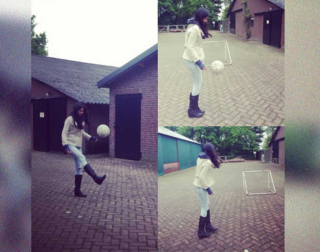 ফুটবল খেলতেও ভালবাসেন পালোমা। মাঝ মাঠ থেকে ফুটবলে কিক করে সোজা গোলে পাঠিয়ে দেন বল।