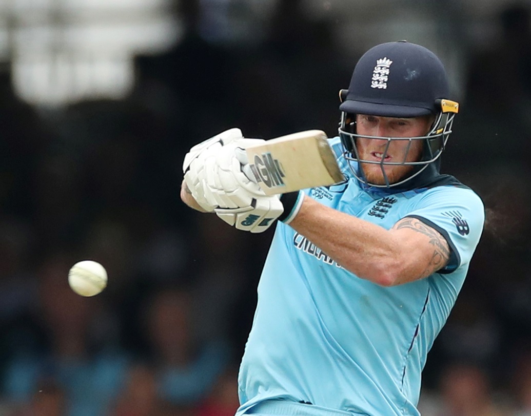শেষ দু’টি ম্যাচে ইংল্যান্ড হেরে গেলেও বেন স্টোকসের ব্যাট আবার চলতে শুরু করেছে। ভারতের বিরুদ্ধেও ইংলিশ মিডল অর্ডারের প্রধান কাঁটা হতে পারেন স্টোকস।