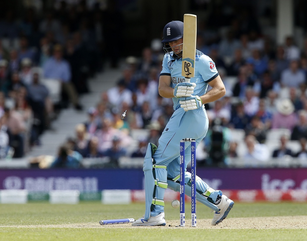 বিধ্বংসী ব্যাটসম্যান হিসেবে বাটলার ম্যাচের রং যখন খুশি বদলে দিতে পারেন। তাই বাটলারকে ড্রেসিংরুমে তাড়াতাড়ি ফেরাতে হবে ভারতীয় বোলারদের।