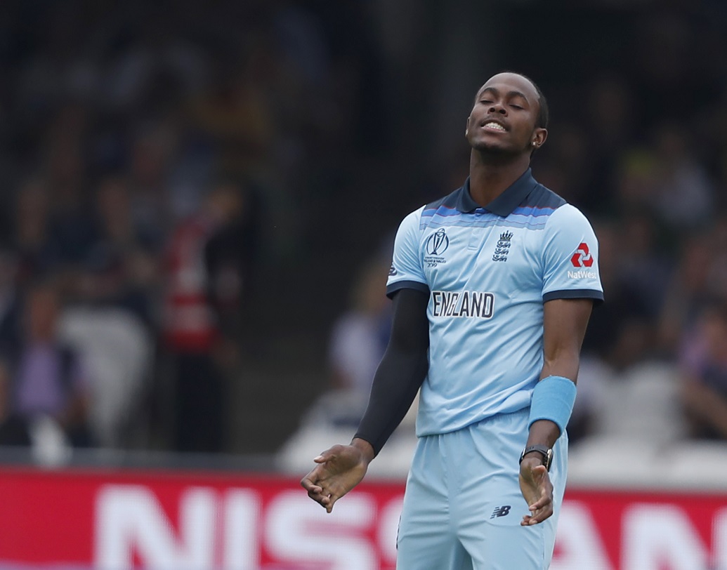 জোফ্রা আর্চারের ফর্ম চিন্তায় রাখবে ভারতকে। ইতিমধ্যেই বিশ্বকাপে ১৬টি উইকেট নিয়ে ব্যাটসম্যানদের ত্রাস হয়ে উঠেছে জোফ্রা। ভারতের বিরুদ্ধেও তাঁর এই ফর্ম থাকলে তা ভোগাতে পারে।