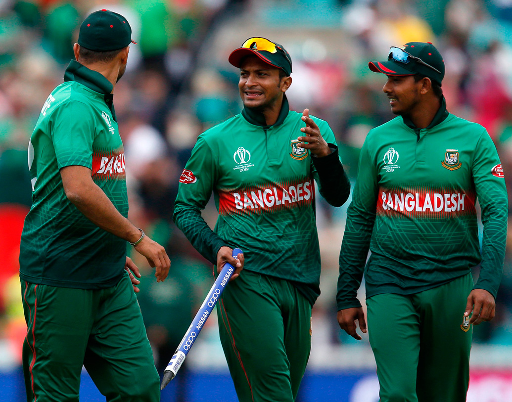 এই ম্যাচেই বিশ্বের অন্যতম সেরা অলরাউন্ডার শাকিব আল হাসান ১১ হাজার রানের মাইলফলক পেরোলেন। ৮৪ বলে ৭৫ রানের ইনিংস খেলে দ্বিতীয় বাংলাদেশি ক্রিকেটার হিসাবে ১১ হাজার রানের মাইলফলক অতিক্রম করলেন এই বাঁ হাতি অলরাউন্ডার। তাঁর আগে এই নজির গড়েছিলেন ওপেনার তামিম ইকবাল।