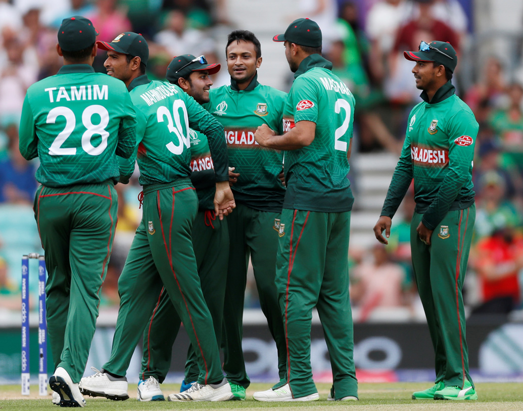 তিনি টপকালেন পাকিস্তানের আবদুল রজ্জাককে (২৫৮ ম্যাচ)। এই রেকর্ডের ক্ষেত্রে শাকিব পিছনে ফেললেন শাহিদ আফ্রিদি (২৭৩), জাক কালিস (২৯৫) ও সনৎ জয়সূর্য (৩০৪)কে ।