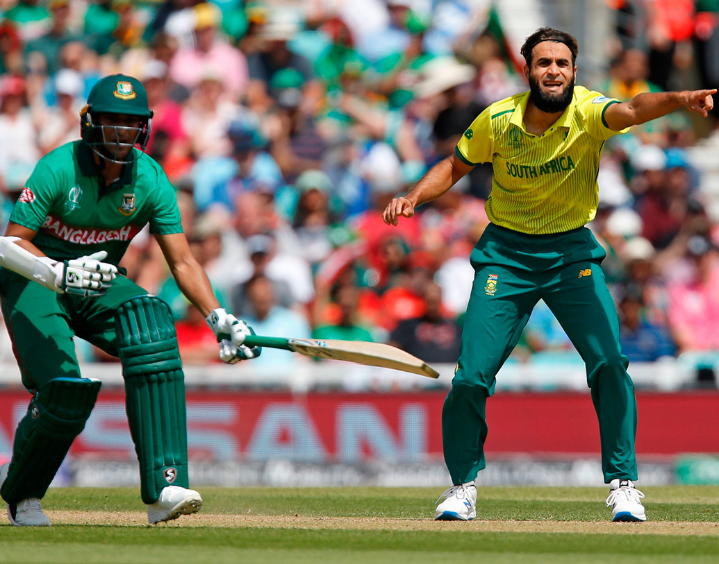 এই রেকর্ডে তিনি পিছনে ফেলেছিলেন ইংল্যান্ডের ইয়ান বথাম ও পাকিস্তানের ইমরান খানের মতো তারকা অলরাউন্ডারদের।