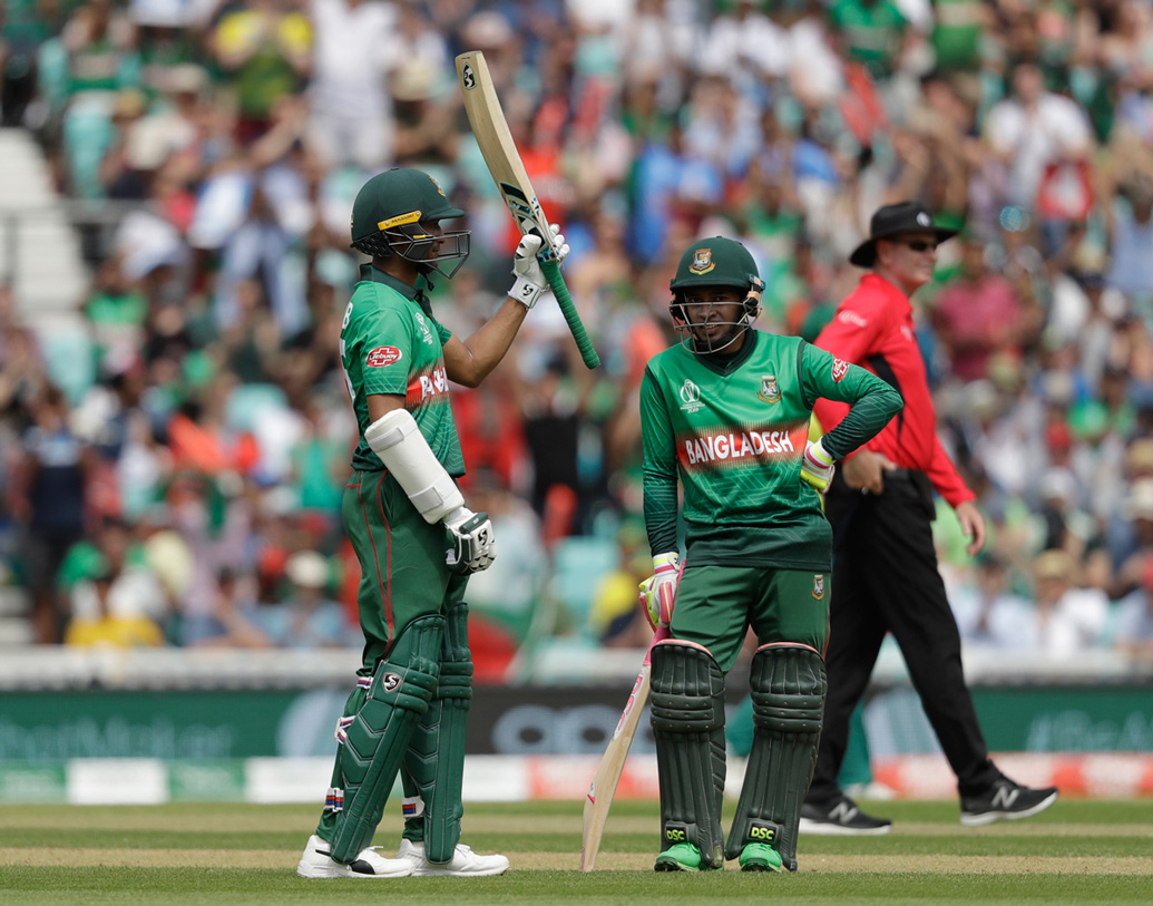 টি২০ ফর্ম্যাটে সর্বাধিক উইকেট সংগ্রাহকদের তালিকায় প্রথম দশে রয়েছেন শাকিব আল হাসান।