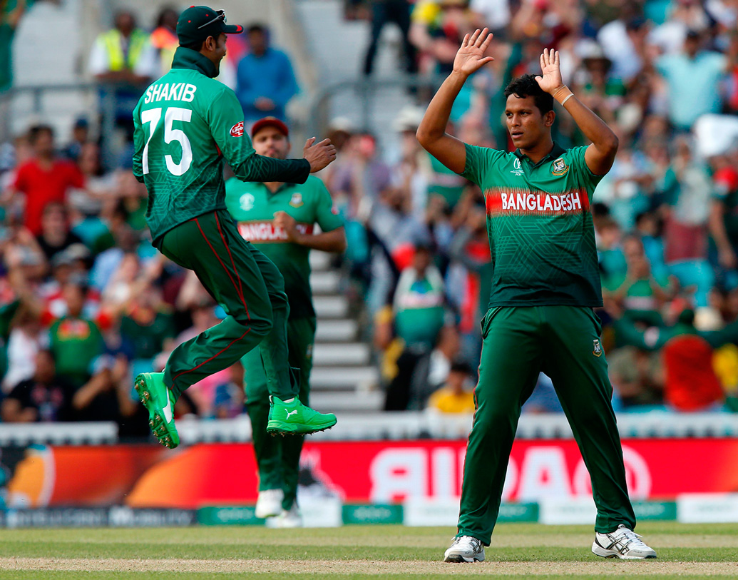 এ ছাড়াও তিন ফর্ম্যাটের ক্রিকেট মিলেও শাকিবের রেকর্ড চমৎকার। দ্রুততম ১০ হাজার রান ও ৫০০ উইকেটের রেকর্ডটিও করে ফেলেছেন তিনি।