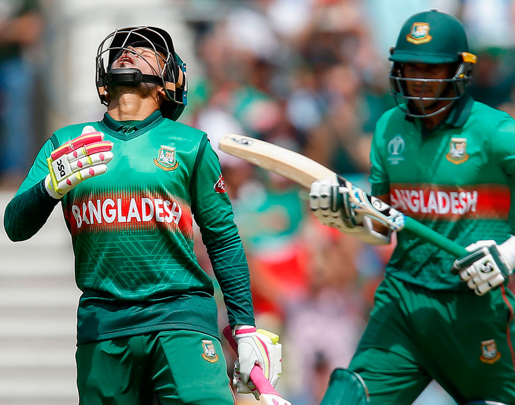  শাকিব আল হাসান ও মুশফিকুর রহিম ১৪২ রানের পার্টনারশিপ করেন। এরকম পার্টনারশিপের পর এ বারের বিশ্বকাপ জমে উঠেছে বলছেন ক্রিকেটপ্রেমীরা।দুই সিনিয়র ক্রিকেটার বাংলাদেশকে শক্ত ভিতের উপরে দাঁড় করিয়ে দেন। এই কারণেই আত্মবিশ্বাস আরও বেড়ে যায় ‘বাংলার বাঘ’-দের।