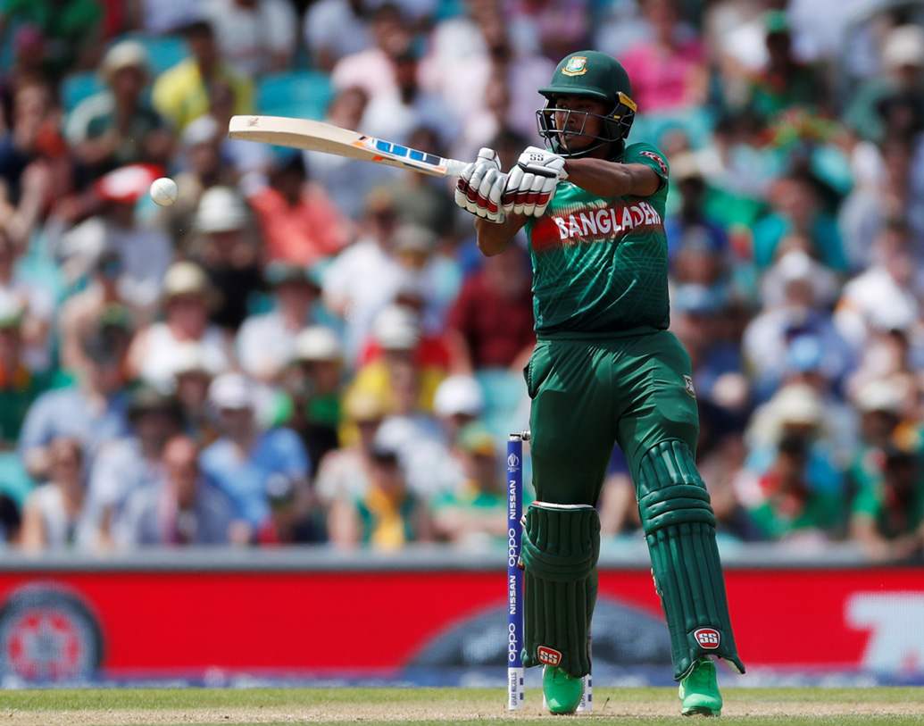 মোসাদ্দেক ২০ বলে ২৬ রান করায় বাংলাদেশ শেষ করে ৩৩০ রানে। ২১ রানের মূল্যবান ইনিংস খেলেন মিঠুন।