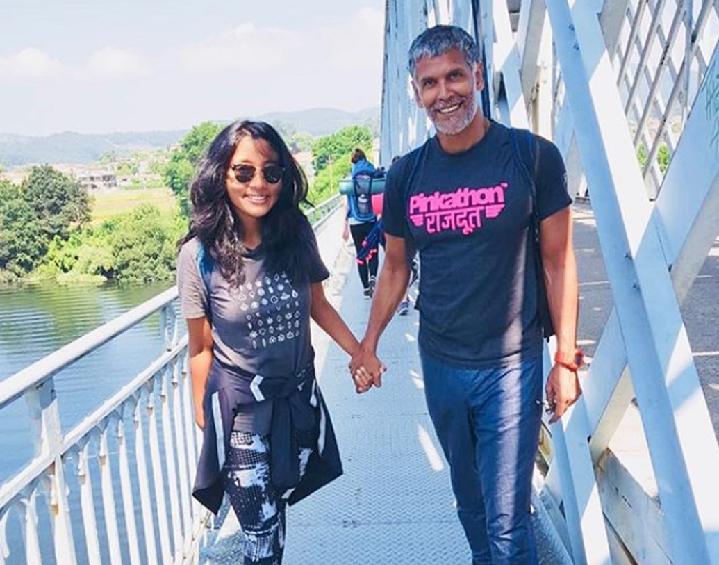 ‘আমি জানতেই চাই না, তোমাকে ছাড়া জীবন কেমন। তুমি-হীন পৃথিবীটাকে চিনতেই চাই না...’— এমন কথা আগেও বলেছিলেন অঙ্কিতা। আসলে বন্ধুরাই প্রথম অঙ্কিতাকে বলেছিলেন, মিলিন্দের সঙ্গে কথা বলতে।