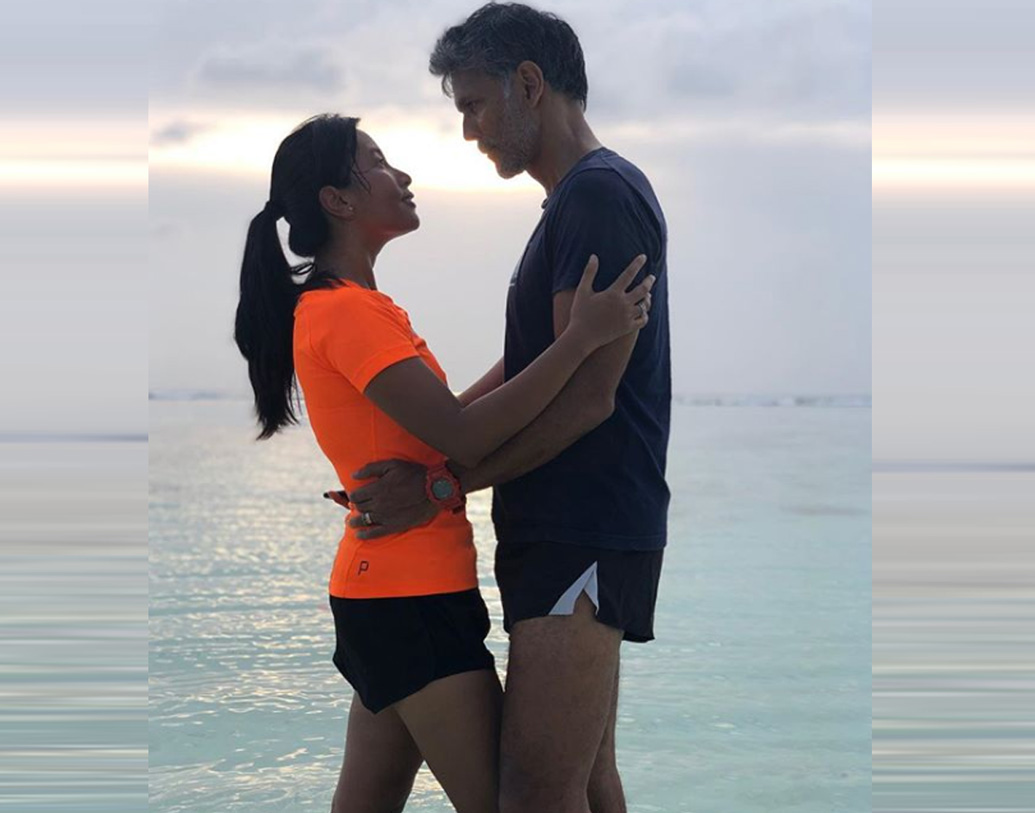 এটি মিলিন্দ সোমানের দ্বিতীয় বিয়ে। এর আগে ফরাসি অভিনেত্রী মেলিন জাম্পানোই-এর সঙ্গে বিয়ে হয়েছিল তাঁর। তিন বছর পর, ২০০৯ সালে তাঁদের বিয়ে ভেঙে যায়। অঙ্কিতার সঙ্গে আলাপের পর তিনি নিজকে পরিপূর্ণ মনে করেন, জানান মিলিন্দ।