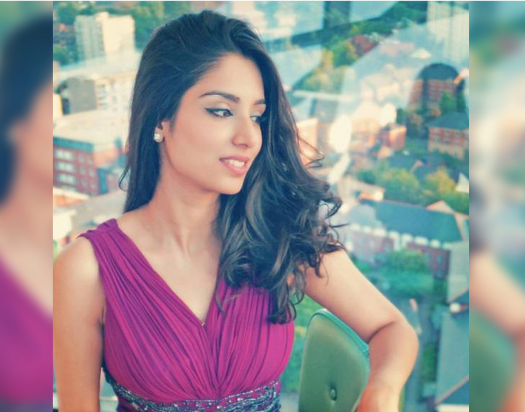 নিজেও মেক ওভার আর্টিস্ট হিসাবে কাজ করেন তিনি।