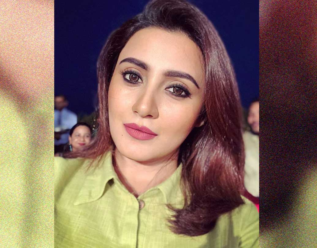 নতুন করে দর্শকদের মন পেতে বিগ বস ৯ সিজনে ডাক পেয়েছিলেন রিমি। কিন্তু সেখানেও খুব একটা জমাতে পারেননি। তাই খুব বেশি সময় বিগ বস হাউসে টেকেননি। আট সপ্তাহের মতো সেখানে ছিলেন। ২০১৫ সালের ওই বিগ বস ৯ সিজনের পর তাঁকে আর টিভির পর্দায়ও দেখা যায়নি।