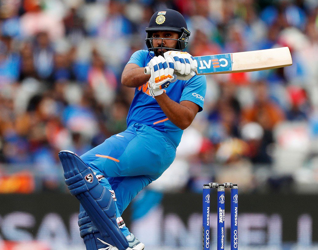 রোহিত শর্মা- প্রথম দিকে দুরন্ত ফর্মে থাকলেও শেষ দু’টি ম্যাচে তাড়াতাড়ি আউট হয়ে যান এই ওপেনার। ওয়েস্ট ইন্ডিজের বিরুদ্ধে তাঁর আউট নিয়ে সরব হয়েছেন স্বয়ং রোহিত। ৩৩৮ রান করে ভারতীয় ব্যাটসম্যানদের মধ্যে শীর্ষে থাকা এই ওপেনার ভারতের অন্যতম ভরসা।