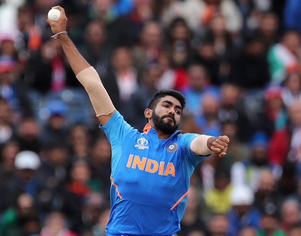 বুমরা- বুমরার ইয়র্কার যে কোনও ব্যাটসম্যানের কাছে দুঃস্বপ্ন হয়ে উঠছে। ৯ উইকেট নিয়ে ভারতের ফাস্ট বোলারের তালিকায় ভরসার নাম জশপ্রীত বুমরা।