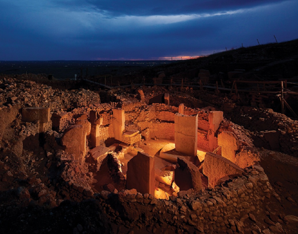 প্রায় নয় হাজার বছর আগে মধ্য প্রাচ্যে এখন যে জায়গাকে আমরা তুরস্ক বলে চিনি, সেখানেই গড়ে উঠেছিল এই সভ্যতা। প্রত্নতাত্ত্বিকদের মতে খ্রিষ্টপূর্ব ৭১০০ সাল থেকে ৫৯৫০ সাল পর্যন্ত ছিল এর সময়কাল।