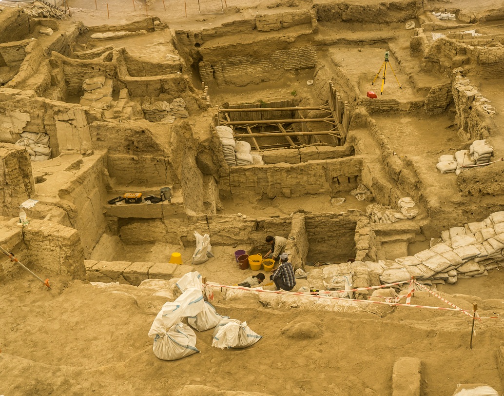 প্রায় ২৫ বছর ধরে দীর্ঘ গবেষণার পর প্রত্নতাত্ত্বিকরা জানিয়েছেন, মূলত নিজেদের মধ্যে মারামারি করেই ধ্বংস হয়ে গিয়েছিল গোটা একটা সভ্যতা। কিন্তু কেন এই নিষ্ঠুর খেলায় মেতেছিলেন তাঁরা?