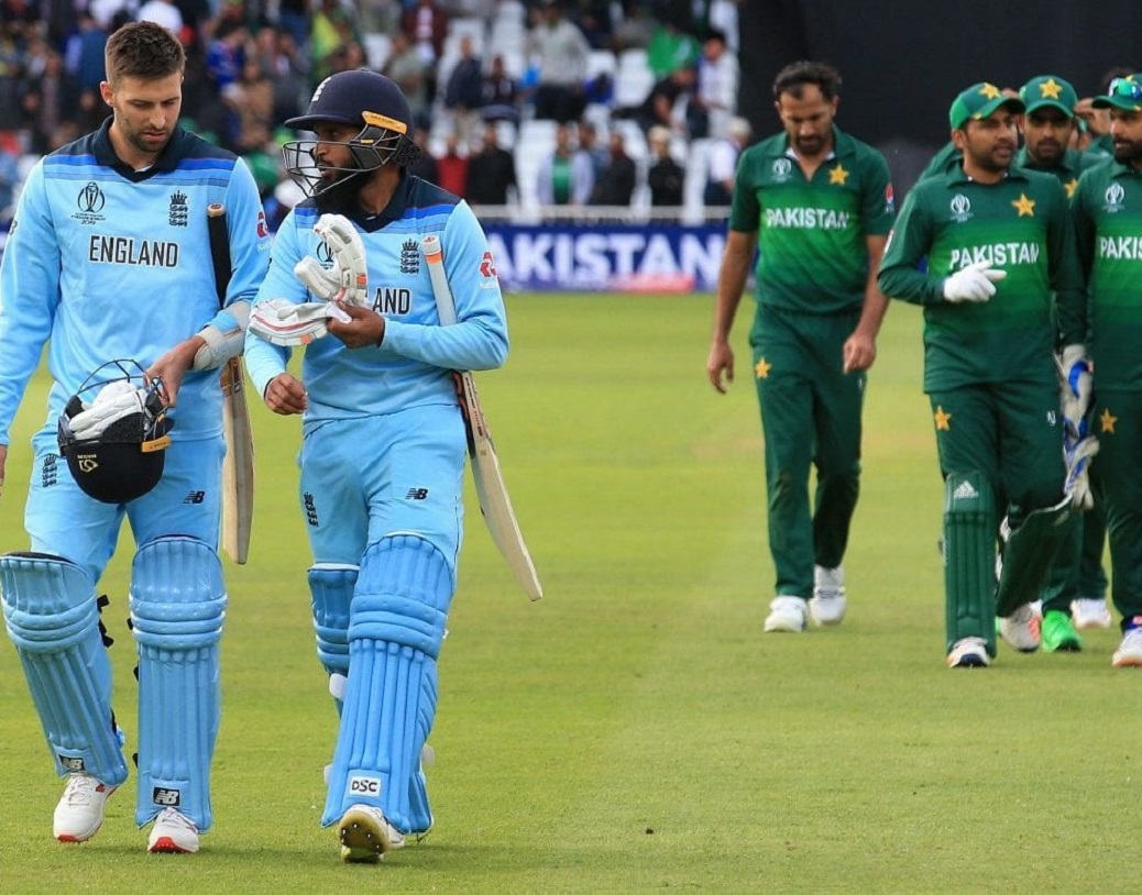 এই মুহূর্তে পাকিস্তানের ৮ ম্যাচে ৯ পয়েন্ট। ৫ জুলাই বাংলাদেশের বিরুদ্ধে পাকিস্তানের শেষ ম্যাচ। সেমিফাইনালের আশা টিকিয়ে রাখতে সেই ম্যাচে জিততেই হবে সরফরাজের দলকে। তবে শুধু জিতলেই চলবে না, তাকিয়ে থাকতে হবে আয়োজক দেশ ইংল্যান্ডের দিকেও। পাকিস্তানের সেমিফাইনালের টিকিট পাকা করতে শেষ দু’টি ম্যাচের অন্তত একটিতে হারতেই হবে ইংল্যান্ডকে।