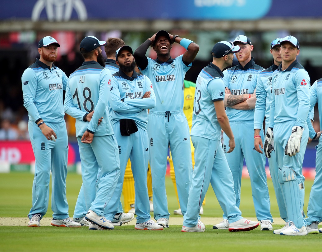 ইংল্যান্ডের বাকি দু’টি ম্যাচ ভারত ও নিউজিল্যান্ডের বিরুদ্ধে। সেই দু’টি ম্যাচেই জয় তুলে নিতে পারলে ইংল্যান্ডের অঙ্ক অনেক সোজা হয়ে যাবে। কিন্তু দু’টি ম্যাচেই যদি তারা হেরে যায়, তাহলে তাদের আশা শেষ। আর একটা ম্যাচে হারলে চলে আসবে জটিল অঙ্ক। তাদের তাকিয়ে থাকতে হবে বাংলাদেশ, শ্রীলঙ্কা, পাকিস্তানের দিকে।