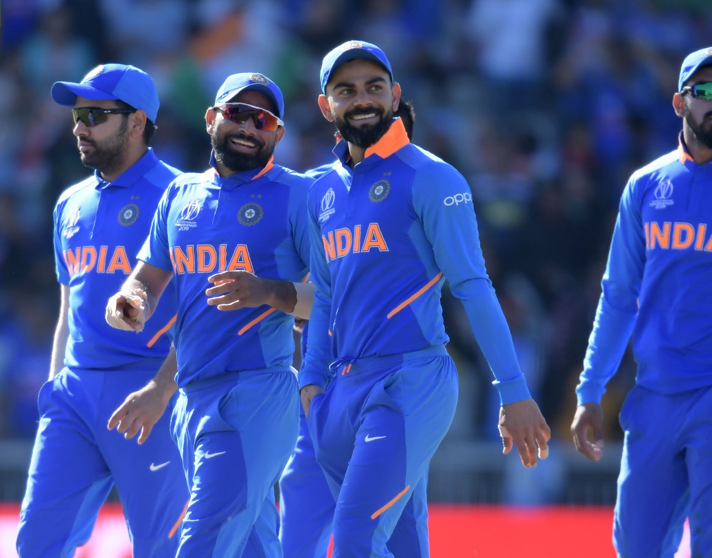 ভারতের সেমিফাইনালে যাওয়াও একপ্রকার নিশ্চিত। শেষ তিনটি ম্যাচের যেকোনও একটিতে জিতলেই তারা সরাসরি পৌঁছে যাবে সেমিফাইনালে। বিশ্বকাপের সব চেয়ে বড় অঘটন সেটাই হবে যদি দারুণ ফর্মে থাকা বিরাটবাহিনী তাদের এই তিন ম্যাচেই হেরে যায়। তাতেও অবশ্য নেট রান রেটের ভিত্তিতেই তারা পৌঁছে যেতে পারে সেমিফাইনালে।