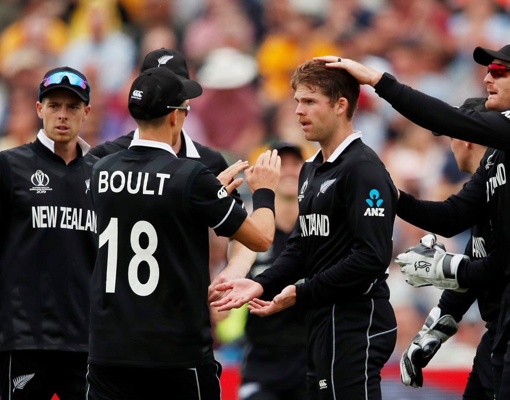 দুরন্ত ফর্মে থাকা কিউয়িদের শেষ চারে যাওয়ার পথে হঠাৎ কাঁটা ছড়িয়ে দিয়েছে অজিরা। তবে শেষ ম্যাচে জিতলেই ৯ ম্যাচে ১৩ পয়েন্ট নিয়ে তারা নিশ্চিন্তে চলে যাবে নকআউটে। হেরে গেলে যদিও তাকিয়ে থাকতে হবে অন্য দলগুলোর দিকে। তবে ভারত যদি ইংল্যান্ডকে হারিয়ে দেয়, তাহলে নিউজিল্যান্ড সেমিফাইনালে যাচ্ছেই।