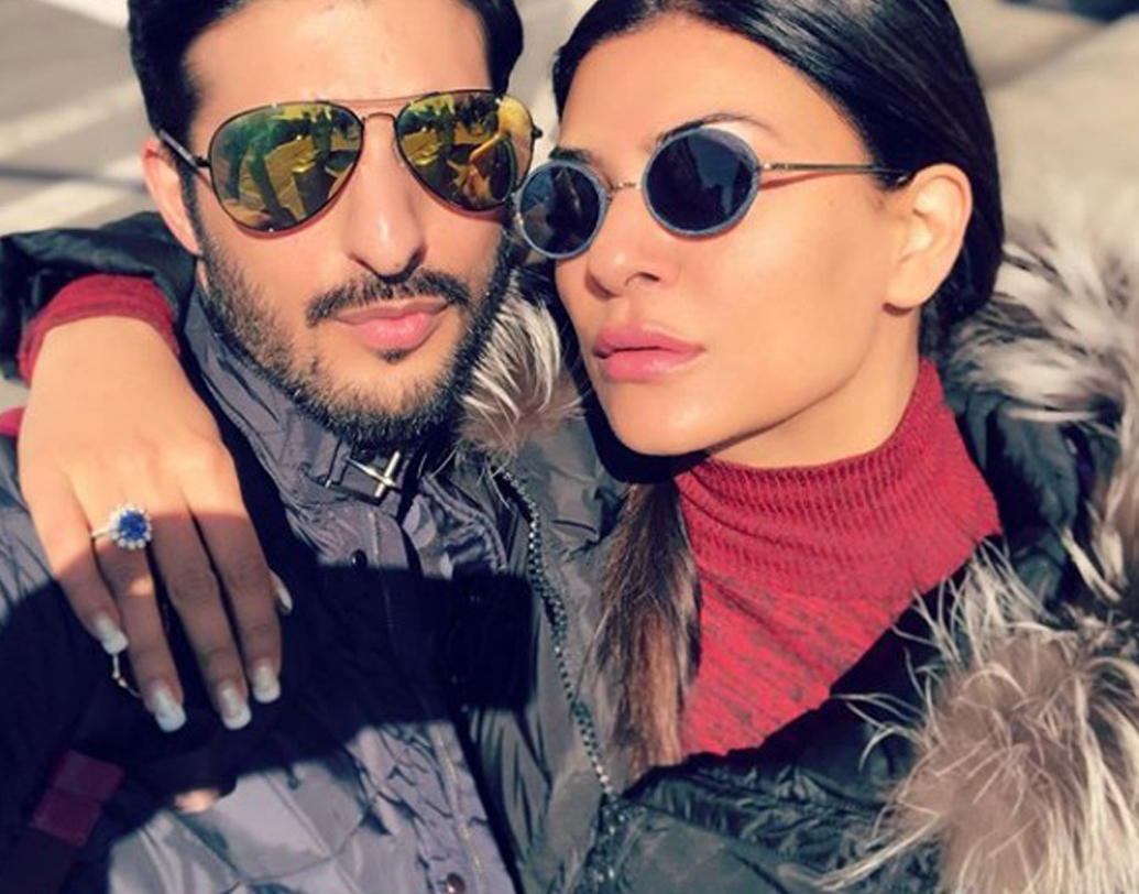 রোহমান ইন্ডাস্ট্রিতে তুলনায় নতুন। অনেকেই বলেন, সুস্মিতাকে সিঁড়ি করে বলিউডে জায়গা করে নিতে চাইছেন রোহমান। তবে এ সব সমালোচনাকে পাত্তা দেন না সুস্মিতা।