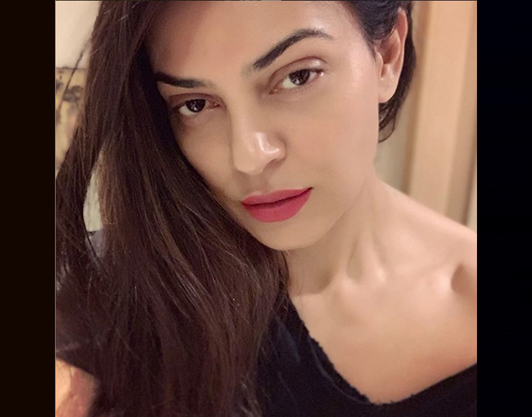 এমন সাহসী ব্যক্তিত্ব, বুদ্ধিমত্তা, সৌন্দর্যের আড়ালে সুস্মিতা কঠিন অসুখে আক্রান্ত। সে কথা এতদিন পরে নিজেই জানিয়েছেন।